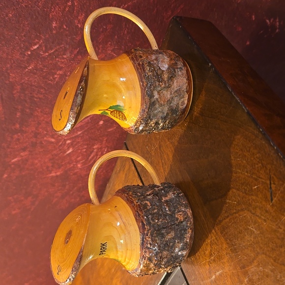 Vintage Salt & Pepper Shakers - Wood Live - Yosemite National Park Souvenirs - Picture 4 of 9